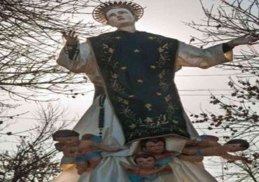 Miles de fieles peregrinan a Florida para honrar a San Cono en su día