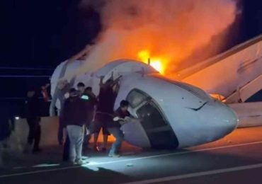 Un muerto y cinco heridos tras caída de jet privado en una autopista de Texas