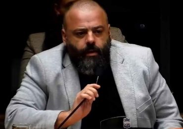 Billar cuestionó las 129 designaciones de la Intendencia y su impacto en el déficit