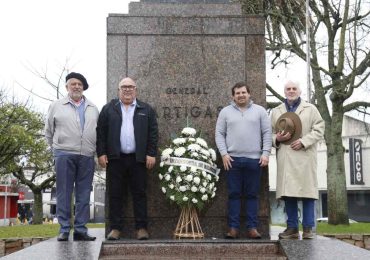 Abella rindió homenaje al 196° aniversario de la Jura de la Constitución