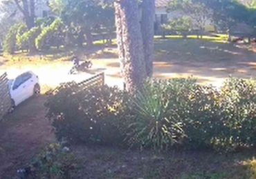 Motociclista resultó lesionada tras caer en un pozo en Punta Colorada