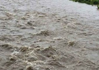 Intentó cruzar un arroyo crecido y murió arrastrado por el agua