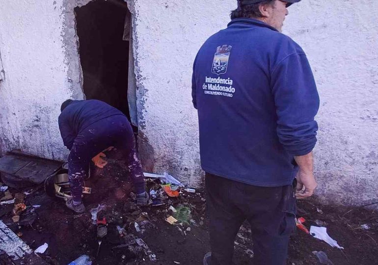Desalojan una vivienda tapiada que había sido ocupada ilegalmente tras abrir un boquete