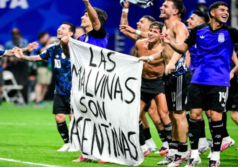 Reino Unido pide a la FIFA investigar la bandera exhibida por jugadores argentinos