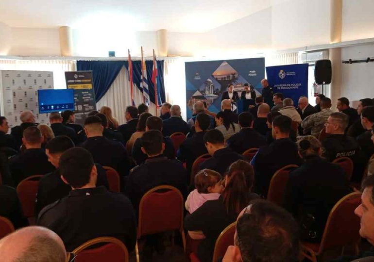 Reconocimiento a policías en Piriápolis