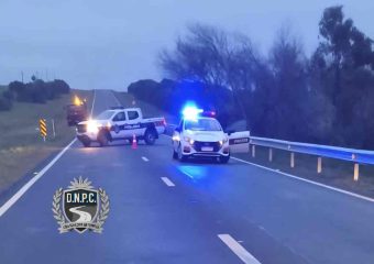 Conductora encontró el cuerpo de una mujer sobre la ruta; otro vehículo lo embistió y se retiró