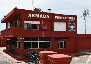 Hallan un cuerpo sin vida en Isla de Flores; investigan si corresponde a un pescador argentino desaparecido