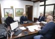 Ciprani informó a Abella sobre la obra y dijo que el proyecto continúa adelante y trabajadores podrán volver