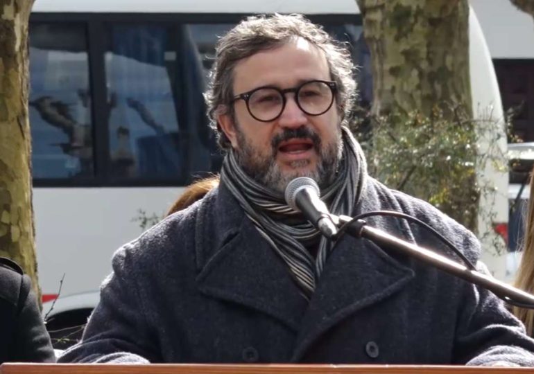 Educación y libertad fue destacado por De León en acto patrio