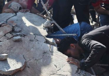 Sube a 169 el balance de muertos por el sismo en Colombia