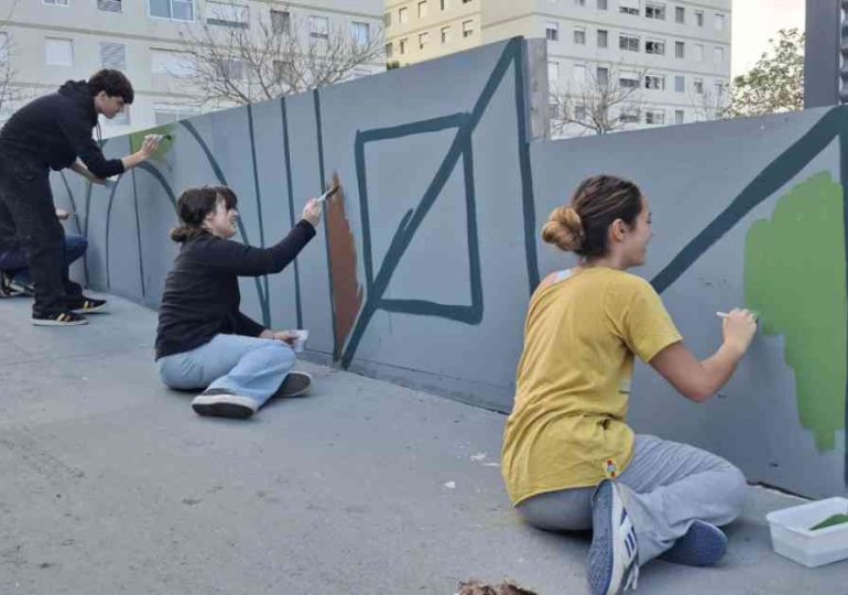 Estudiantes realizaron intervención artística en el pasaje peatonal de calle Ledesma