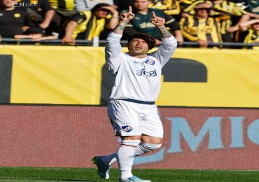 Nacional venció 1-0 a Peñarol en el Campeón del Siglo