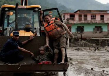 Casi 400 personas desaparecidas tras inundaciones en Nepal
