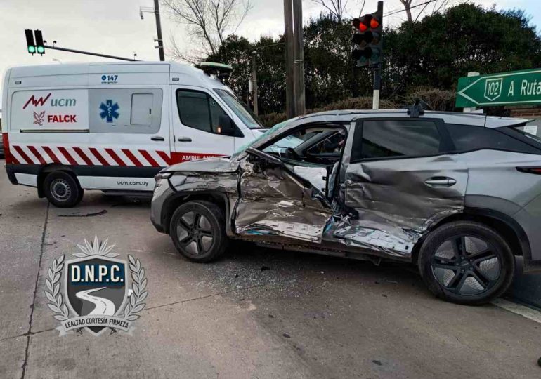 Camión del Ejército chocó con una camioneta en Ruta 102: una mujer sufrió lesiones graves
