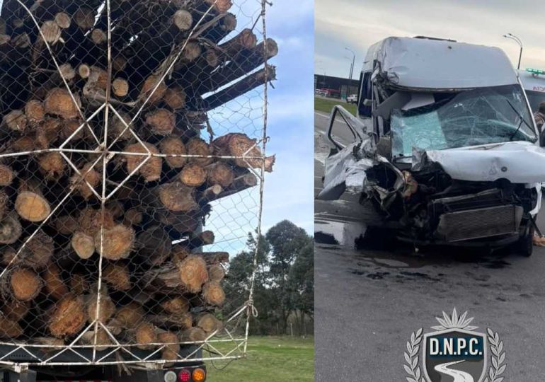 Micro embistió a camión en Ruta 5 y una persona resultó lesionada