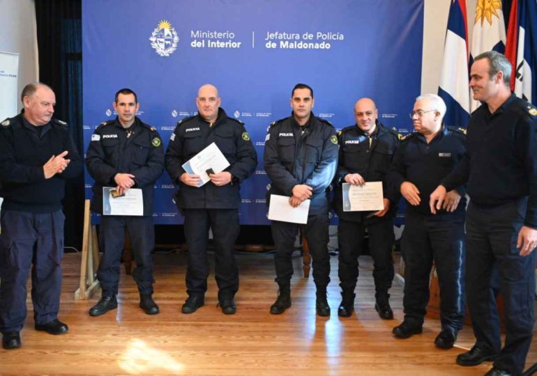 Jefatura de Policía de Maldonado reconoció a los funcionarios ascendidos en el presente año policial