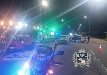 Siniestro múltiple en Ruta 102 dejó varios lesionados y un móvil policial involucrado