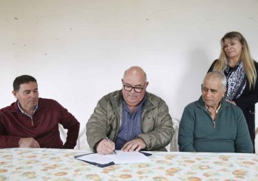 La IDM y APLEMA firmaron un convenio para apoyar a productores lecheros