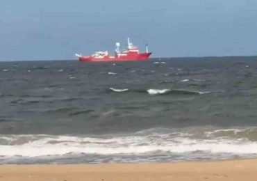 Buque realiza estudios frente a Playa Brava por un proyecto de cable submarino entre Uruguay y Malvinas