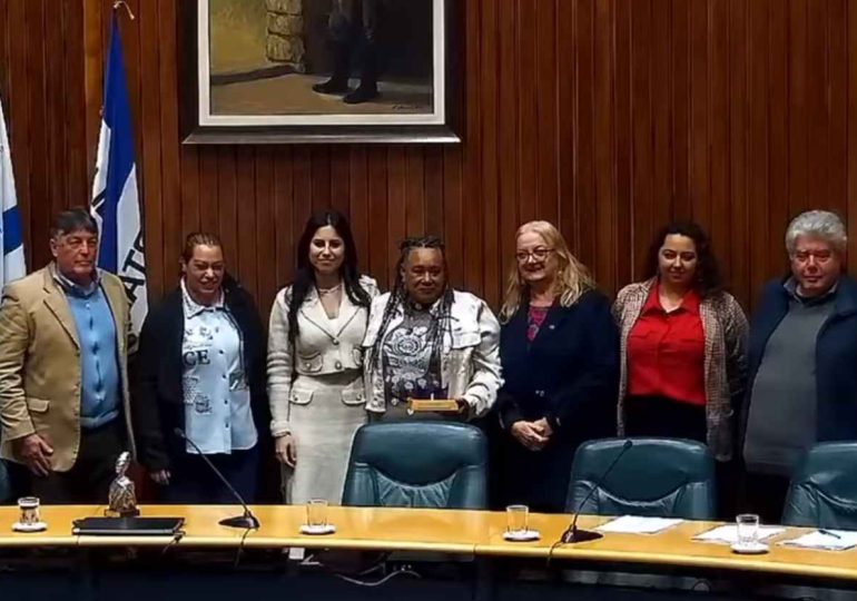 La Junta Departamental reconoció a Virginia Ferretti por su trabajo social en Maldonado