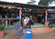 Pese al mal tiempo, la gente se hizo presente en la jornada solidaria de Piriápolis