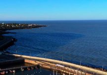 La Intergremial Marítima denuncia alije de mineral cerca de las costas de Piriápolis