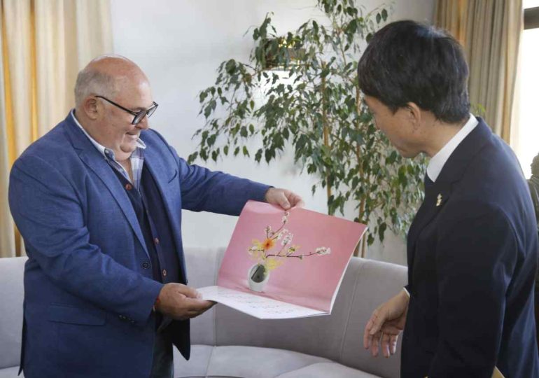 Abella recibió al cónsul de Japón, que elogió el atractivo turístico de Maldonado