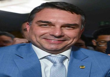 Investigan si Flávio Bolsonaro salió de Brasil rumbo a Estados Unidos tras una orden judicial