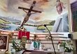 Murió un sacerdote en Guayaquil al caerle una cruz de madera durante una misa