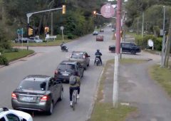 Giros prohibidos a la izquierda; infracciones repetidas por vehículos en el tránsito