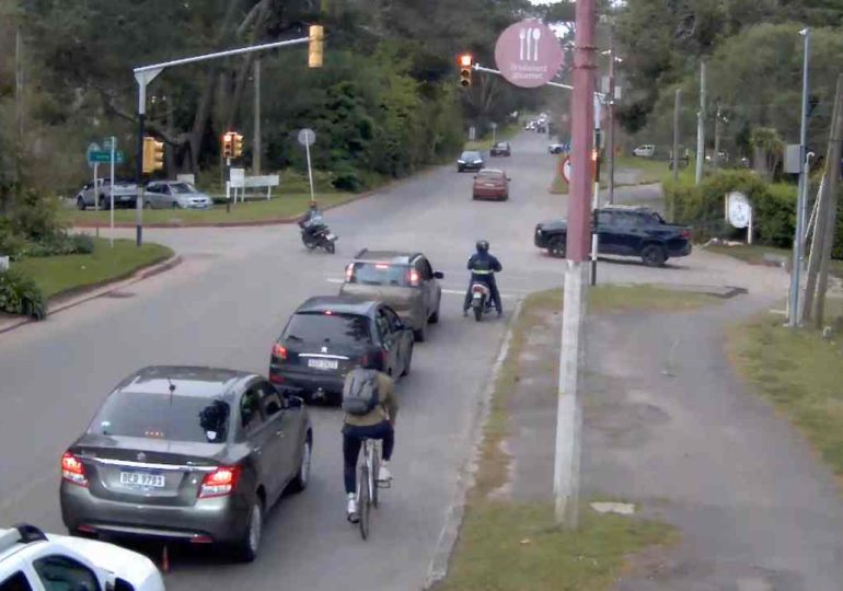 Giros prohibidos a la izquierda; infracciones repetidas por vehículos en el tránsito