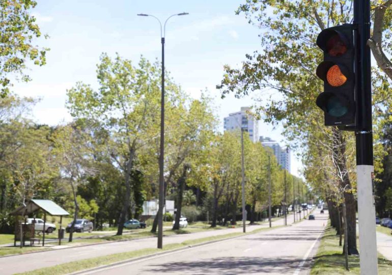 Nuevos semáforos estarán operativos en Solanas y Roosevelt