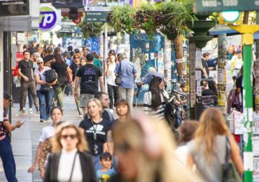 La pobreza bajó 2,9 puntos porcentuales en un año y la indigencia se redujo 33%