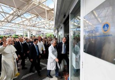 El papa León XIV ingresó al hospital Gemelli de Roma para ser operado de un nódulo pulmonar
