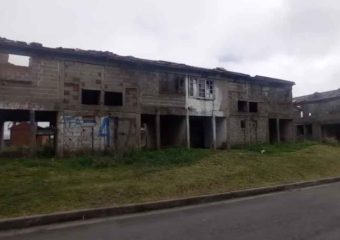 Elinger reclamó soluciones para complejo habitacional inconcluso en Pan de Azúcar