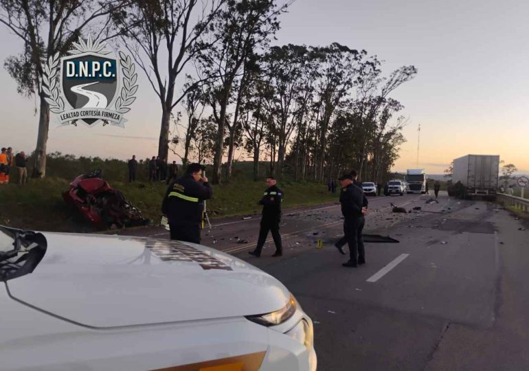 Un conductor murió tras un choque frontal entre un automóvil y un camión en Ruta 8