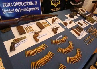 Una denuncia anónima y un perro detector llevaron a la BDA hasta un auto cargado de armas y droga en San Carlos