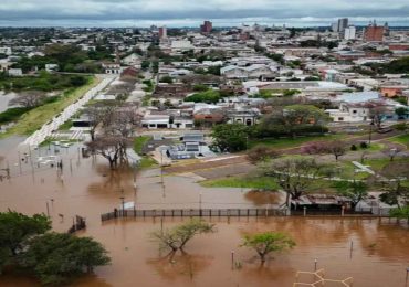 La crecida del río Uruguay provoca evacuaciones en Salto y Paysandú
